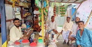 নতুন কর্মজীবনে লঞ্চের হকাররা